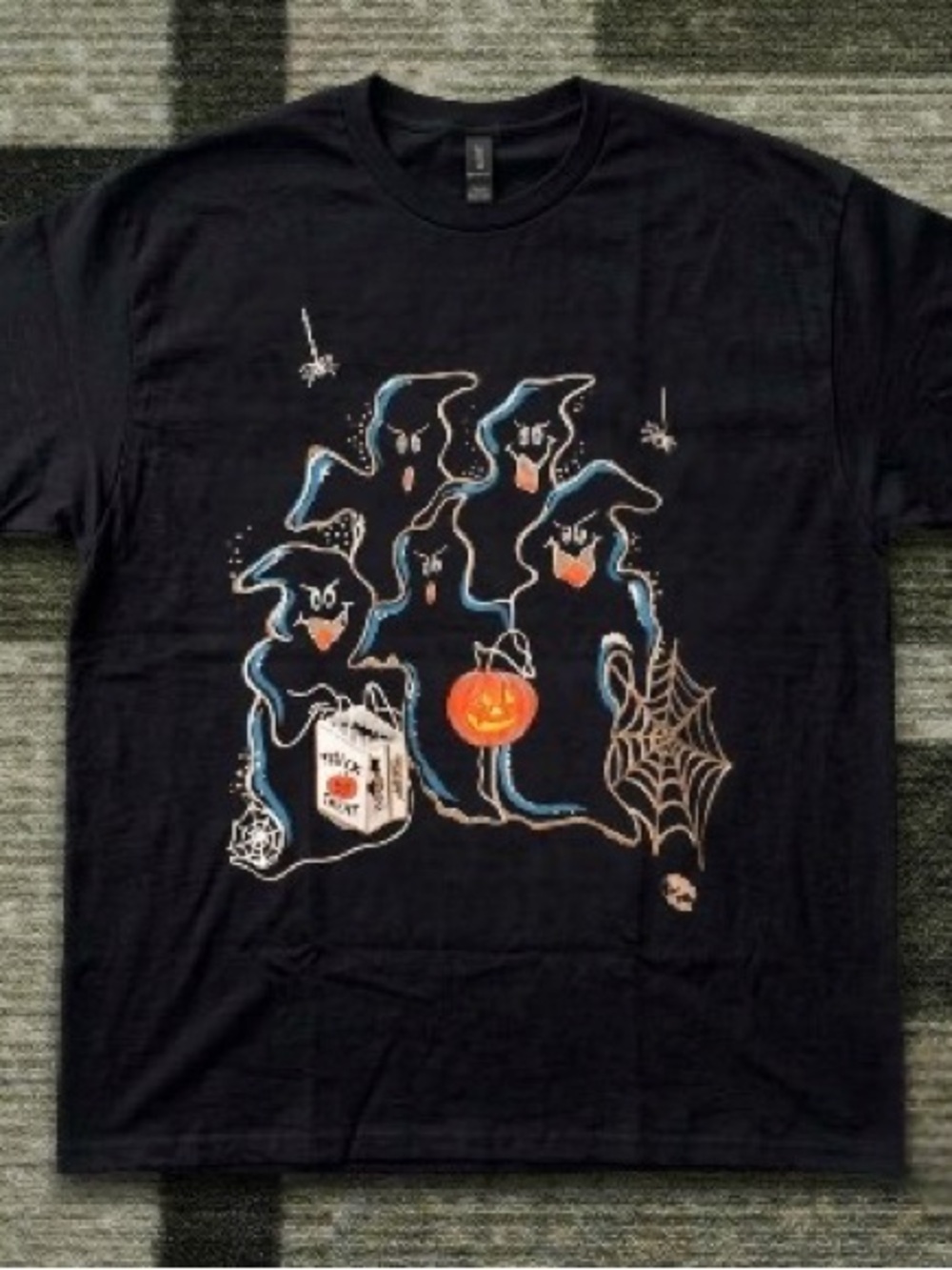Gildan Black Short-Sleeve Halloween Ghosts Graphic Tee
